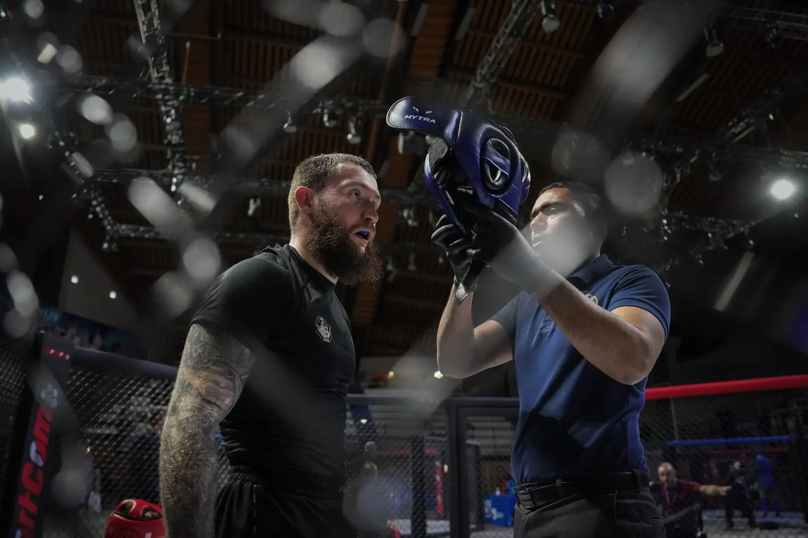 Victor Lallali en combat dans la cage, Coupe de France K-mix 2023